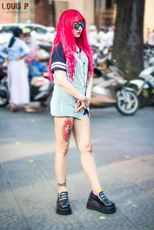 9X Việt nổi tiếng nhờ nhuộm tóc đỏ và xăm chi chít lên cơ thể 18