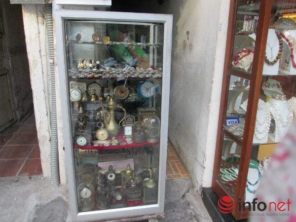 "Sửng sốt" với những cửa hàng siêu nhỏ, siêu đắt ở Hà Nội 21