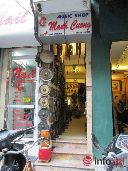 "Sửng sốt" với những cửa hàng siêu nhỏ, siêu đắt ở Hà Nội 6