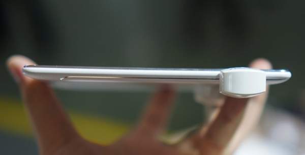 Cận cảnh tablet vỏ nhôm, mỏng 6,6 mm từ Asus 5