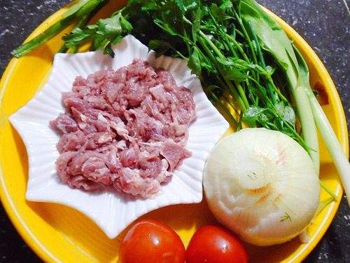 Thịt bê xào cần tỏi đơn giản mà ngon cơm bữa trưa