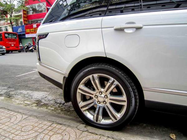 Range Rover hàng hiếm xuất hiện tại Sài Gòn 7