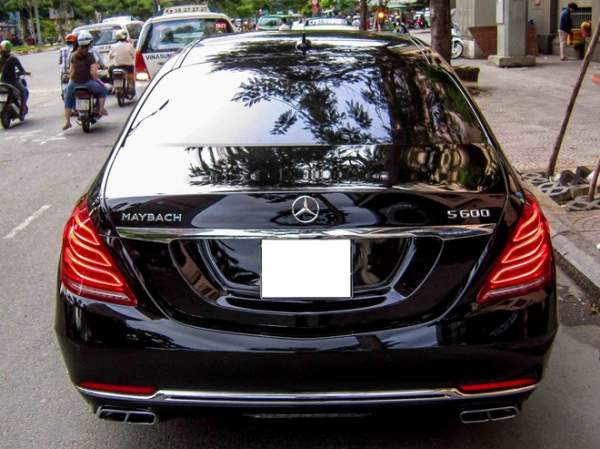 Maybach S600 dài 5,4 m xuất hiện trên đường Sài Gòn 2