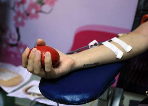 Kho máu thiếu trầm trọng, người hiến máu tăng gấp 10 lần 9