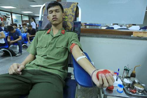 Kho máu thiếu trầm trọng, người hiến máu tăng gấp 10 lần 6