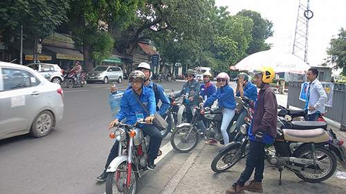 Làm xong bài thi, nữ sinh ngất xỉu trước cổng trường