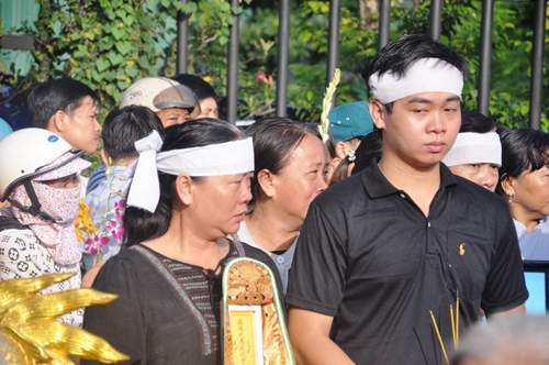 Thảm sát ở Bình Phước: Nghìn người tiễn 6 nạn nhân 3