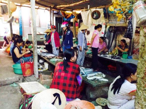 Chợ cá "tử thần" bên phá Tam Giang