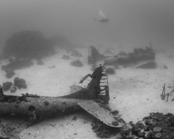 "Nghĩa địa" máy bay khổng lồ từ Thế Chiến II dưới đáy đại dương