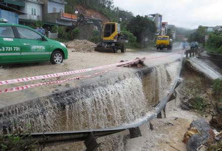 Đường sá tại Quảng Ninh, Lạng Sơn sạt lở nghiêm trọng vì mưa lũ