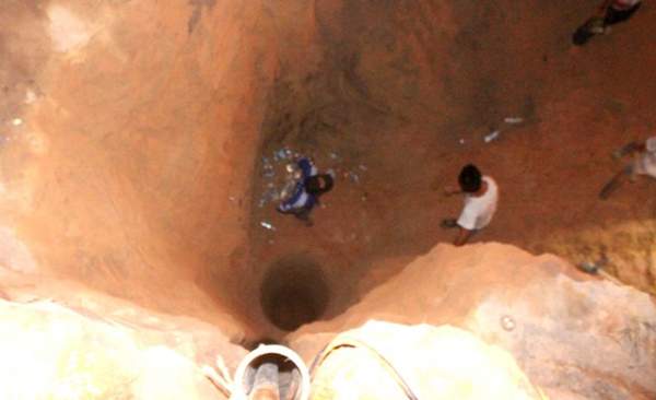Vụ bé gái rơi xuống giếng khoan: Khẩn trương làm rõ trách nhiệm chủ giếng 2