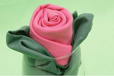 Cách gấp khăn ăn hình hoa hồng đầy ấn tượng 5