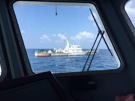 Tàu hải quân TQ ngăn cản tàu cứu nạn VN ở Hoàng Sa