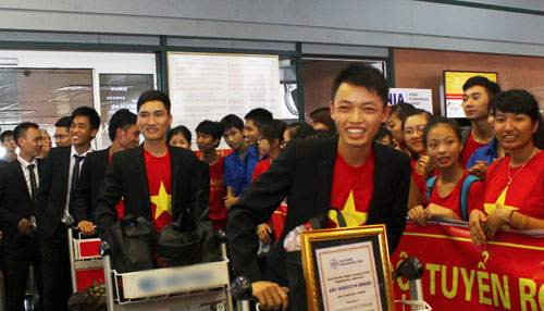 Những chàng trai "chân đất" vô địch Robocon Châu Á - Thái Bình Dương 2015