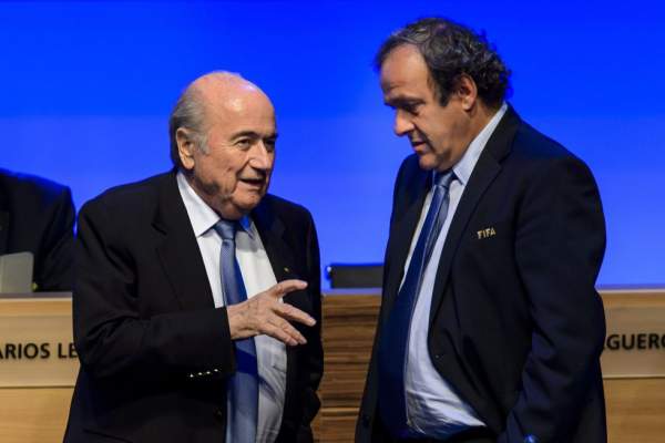 Platini bị sờ gáy vì nhận 2 triệu USD từ Blatter