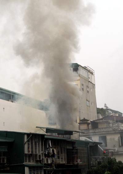Hà Nội: Hỏa hoạn tại khu tập thể cũ trên phố Trần Quốc Toản