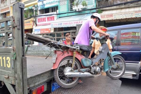 “Siêu xe nhiều không” tung hoành khắp đường phố Sài Gòn 14