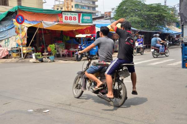 “Siêu xe nhiều không” tung hoành khắp đường phố Sài Gòn 10