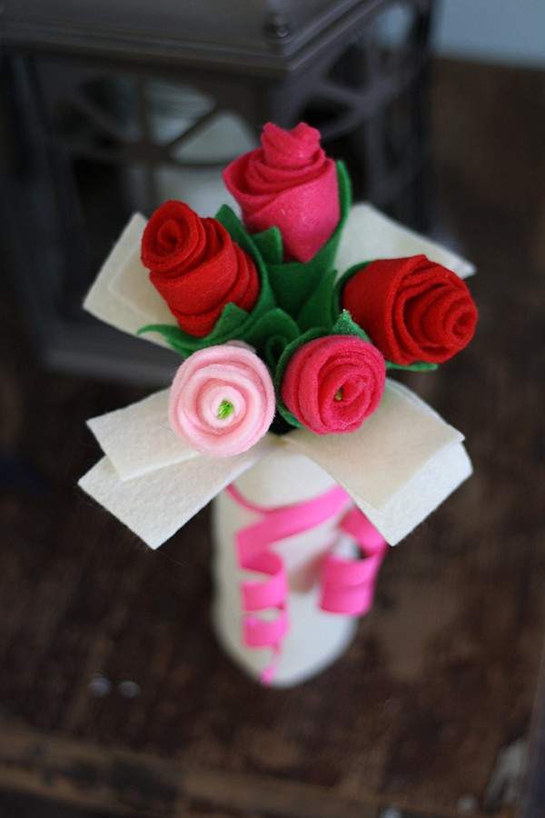 Làm hoa hồng ngọt ngào từ vải dạ trang trí nhà cuối tuần 8