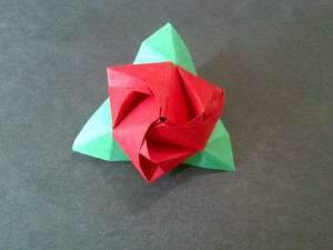 Cách gấp hoa hồng bằng giấy origami đầy ma thuật 19
