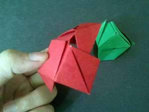 Cách gấp hoa hồng bằng giấy origami đầy ma thuật 16