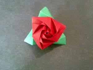 Cách gấp hoa hồng bằng giấy origami đầy ma thuật 20