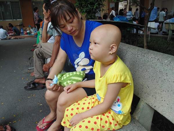 Sự sống mong manh của bé gái 5 tuổi mắc chứng ung thư hạch 5