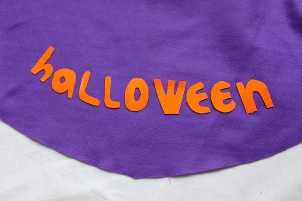 Mách mẹ cách may áo choàng phù thủy cho bé đi chơi Halloween 5