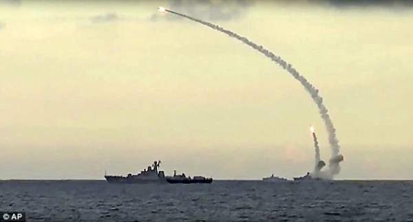 Chiến hạm Nga nã 18 tên lửa hành trình diệt hơn 600 phần tử IS