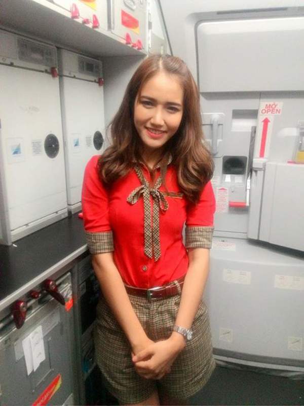 Nữ tiếp viên hàng không xinh đẹp “gây sốt” vì ảnh chụp lén 3