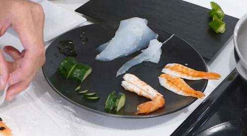 Các bước làm sushi hình con cá ngon - đẹp - lạ mắt 10