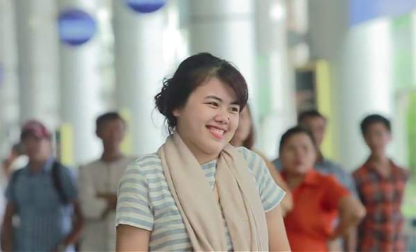 Clip màn cầu hôn lãng mạn ở sân bay Đà Nẵng