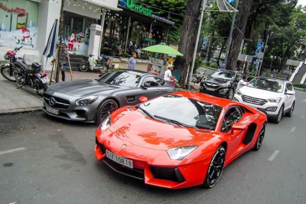 Dàn siêu xe của đại gia Sài Gòn tập hợp ngày cuối tuần