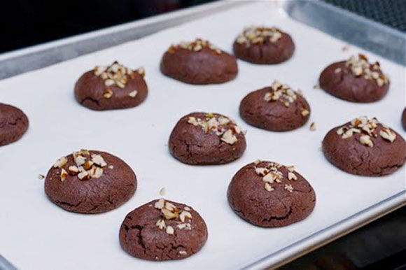 Cách làm bánh quy socola nhân caramel ai ăn cũng khen 5