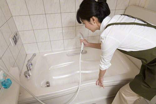 Đánh bật mọi vết bẩn trong nhà tắm chỉ trong 10 phút 3