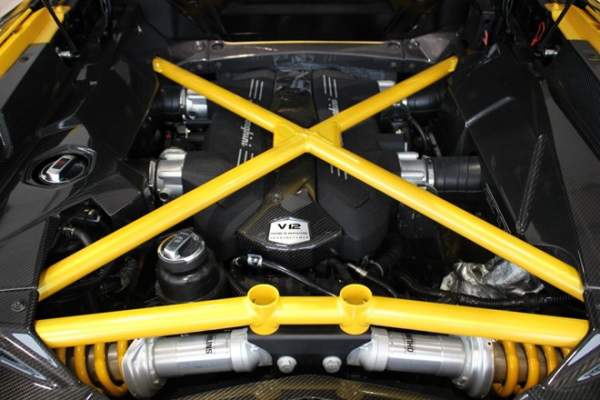Rao bán siêu xe Lamborghini Aventador mui trần độ 8