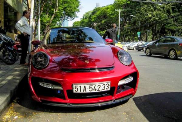 Siêu xe Porsche 911 độ Techart màu đỏ ở Sài Gòn 2
