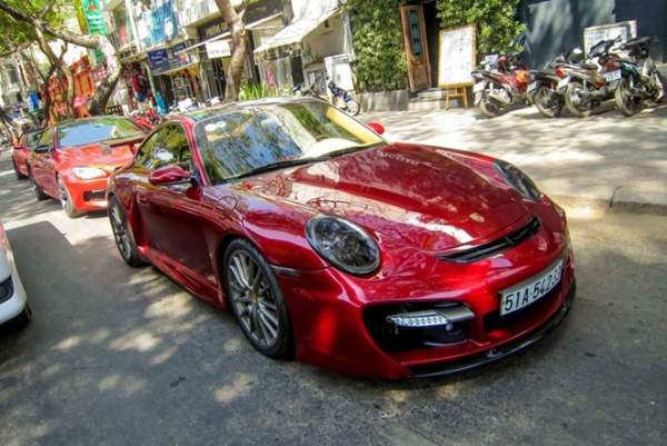 Siêu xe Porsche 911 độ Techart màu đỏ ở Sài Gòn