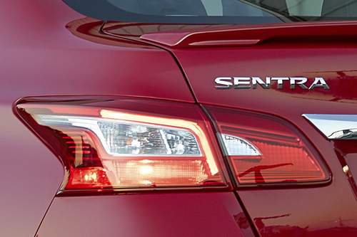 Nissan Sentra 2016 có giá cao hơn 250 USD bản cũ 6