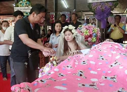 8x Thái Lan quyết kết hôn với bạn trai đã chết 3