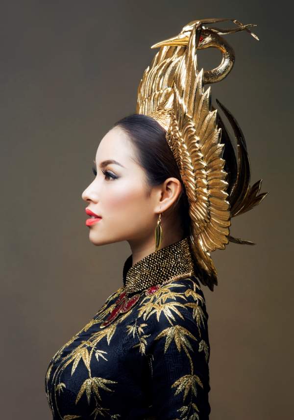 Nhìn lại trang phục đẹp mê hồn của Phạm Hương trong HHHV 2015 8