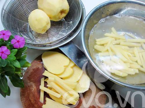 Cách làm khoai tây chiên giòn thơm, vàng ruộm