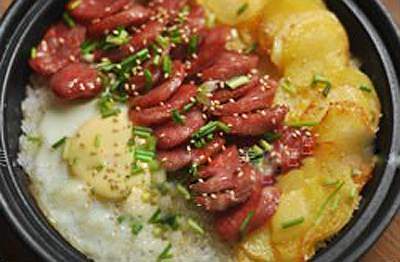 Cơm trộn khoai tây xúc xích thơm ngon con ăn sạch bát 9