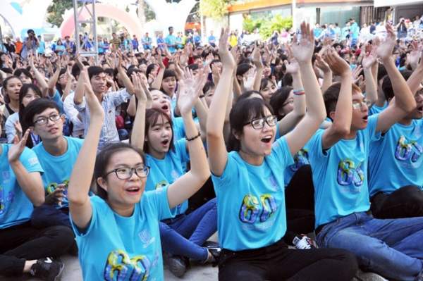 Hàng ngàn bạn trẻ Sài Gòn hưởng ứng Giờ Trái Đất 2016