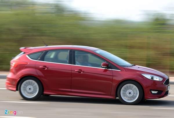 Chạy thử Ford Focus 2016: Lấy công nghệ làm điểm mạnh 4