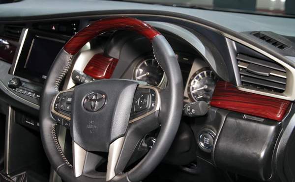 Toyota Innova thế hệ đầu tiên "nghỉ hưu" tại Ấn Độ 11