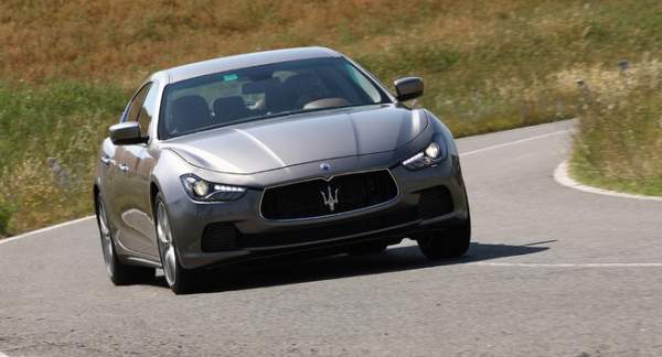Maserati triệu hồi Quattroporte và Ghibli