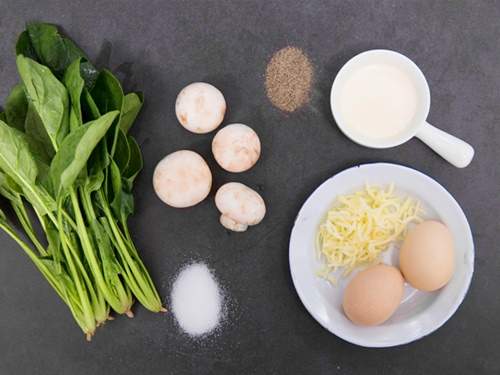 Bữa cơm cuối tuần biến tấu với món trứng chiên nấm cải bó xôi