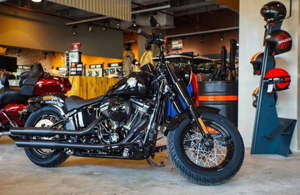 Môtô Harley phong cách bobber giá gần 1 tỷ đồng tại Việt Nam