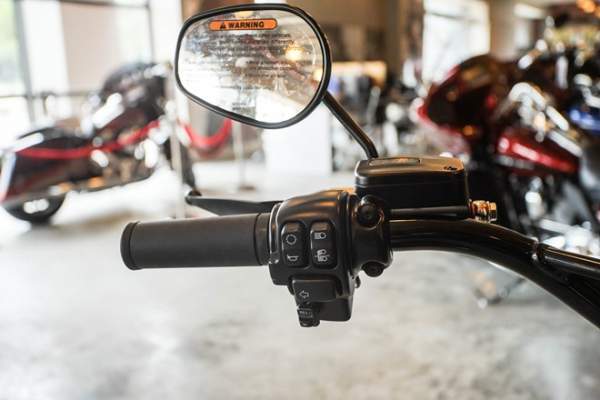 Môtô Harley phong cách bobber giá gần 1 tỷ đồng tại Việt Nam 8